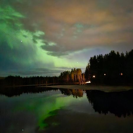 Charmig Gard Med Bastu, Strandtomt Och Utedusch I Naturskoent Omrade Sveg Buitenkant foto