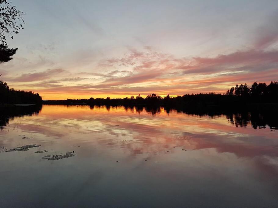 Charmig Gard Med Bastu, Strandtomt Och Utedusch I Naturskoent Omrade Sveg Buitenkant foto