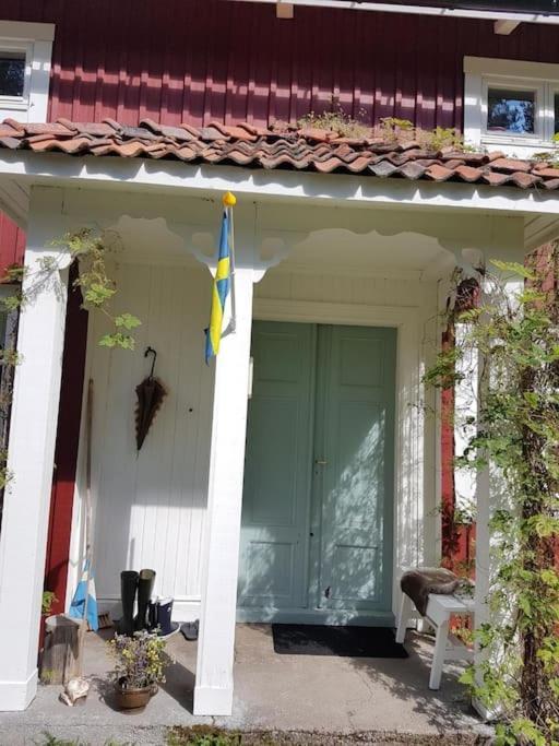Charmig Gard Med Bastu, Strandtomt Och Utedusch I Naturskoent Omrade Sveg Buitenkant foto