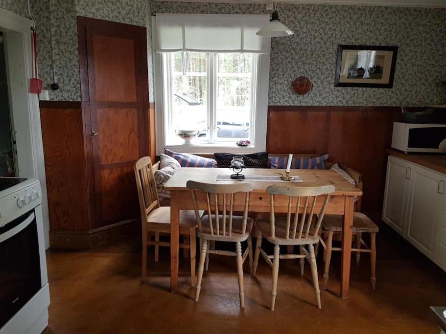 Charmig Gard Med Bastu, Strandtomt Och Utedusch I Naturskoent Omrade Sveg Buitenkant foto