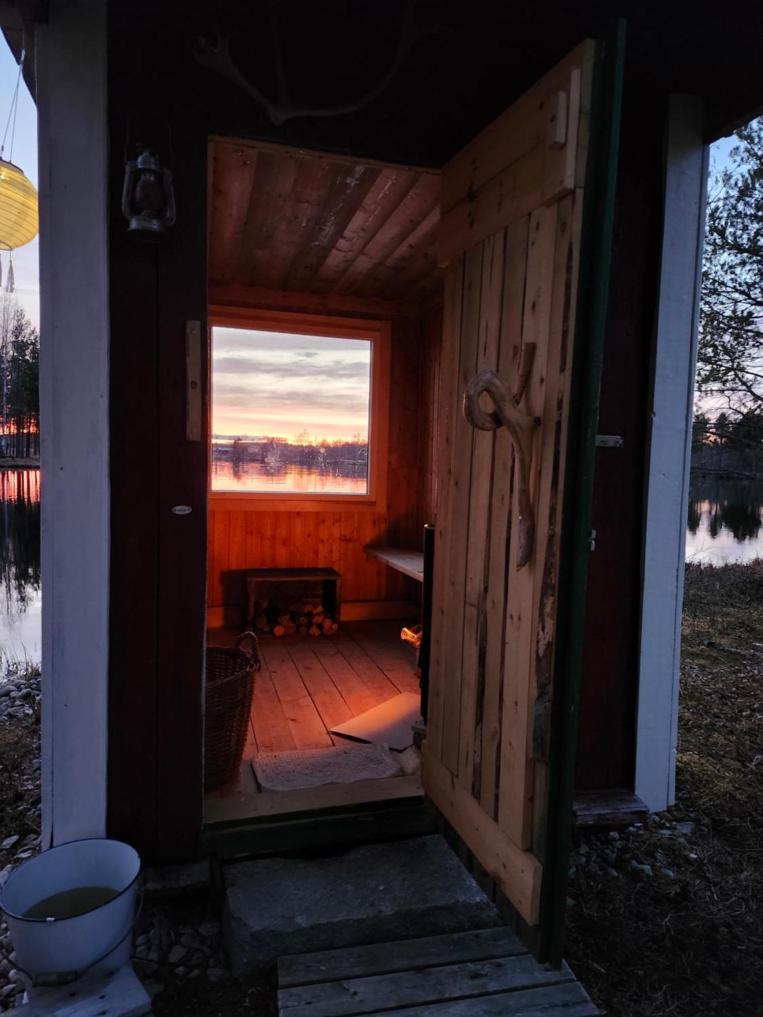 Charmig Gard Med Bastu, Strandtomt Och Utedusch I Naturskoent Omrade Sveg Buitenkant foto